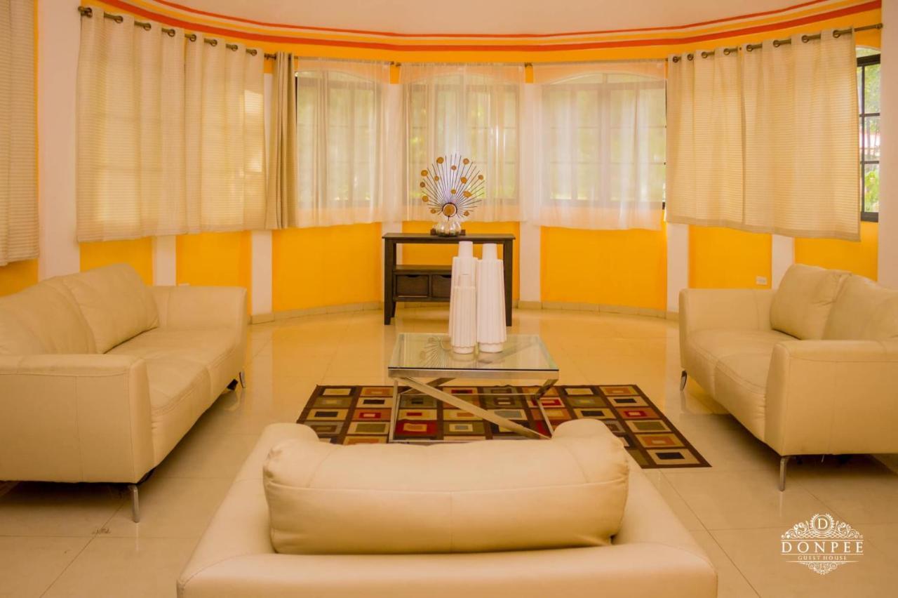 Donpee Guest House Leogane エクステリア 写真