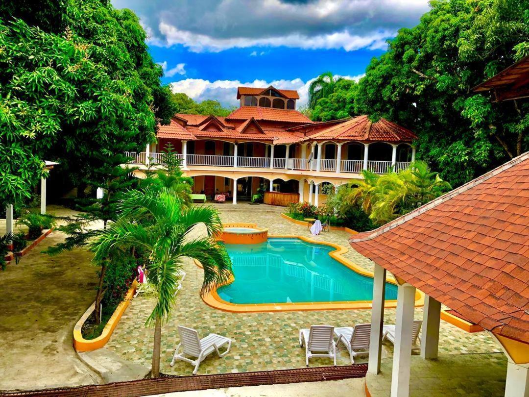 Donpee Guest House Leogane エクステリア 写真